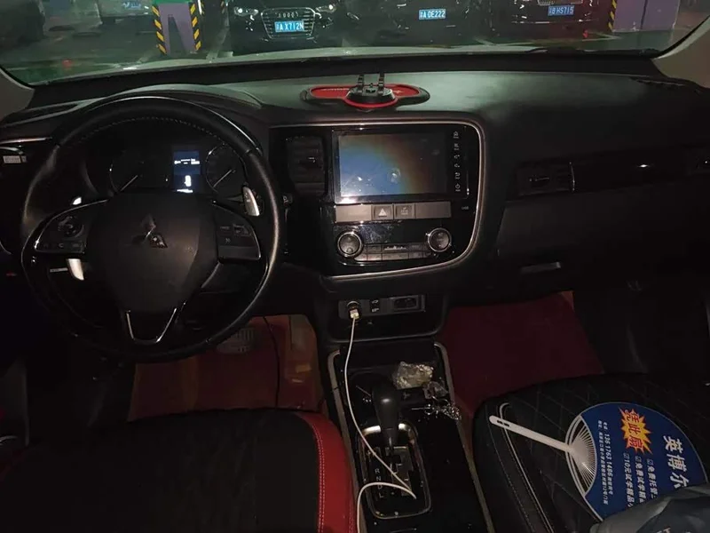 Mitsubishi Outlander — фото 12