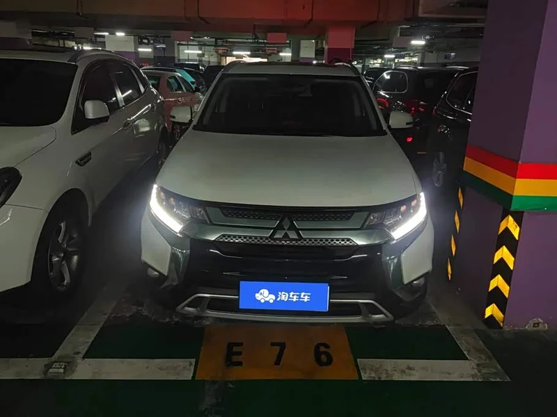 Mitsubishi Outlander — фото 2