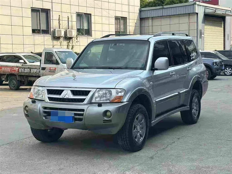 Mitsubishi Pajero — фото 1