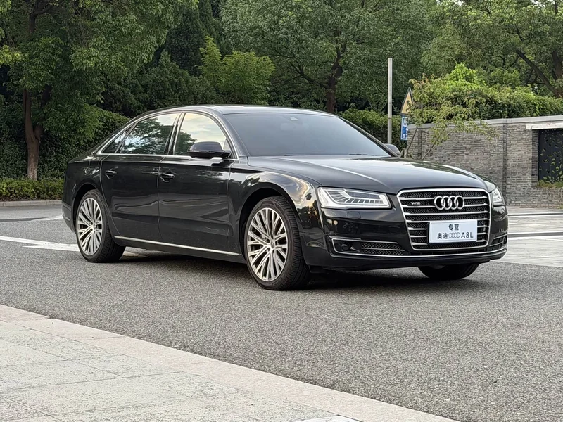 Audi A8 — фото 3