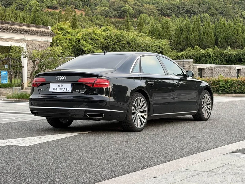 Audi A8 — фото 4