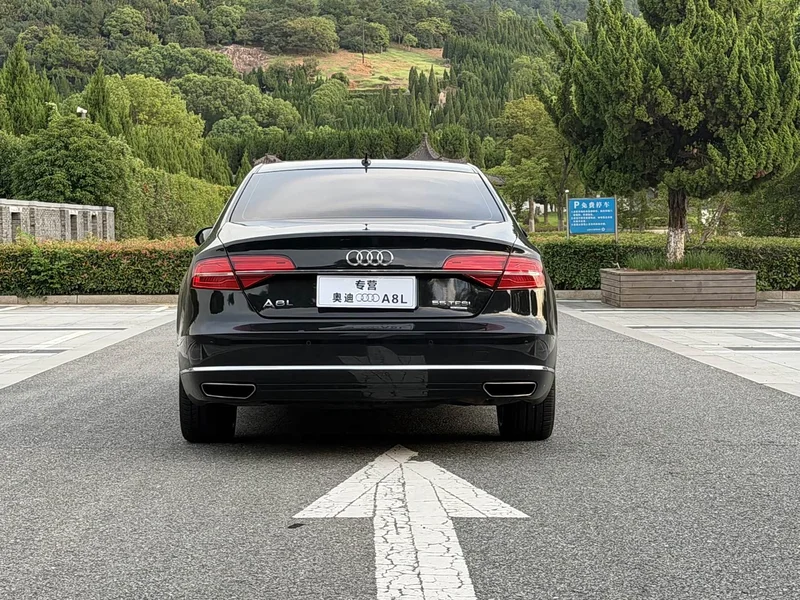 Audi A8 — фото 5