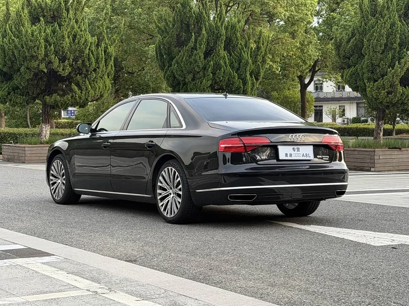 Audi A8 — фото 6