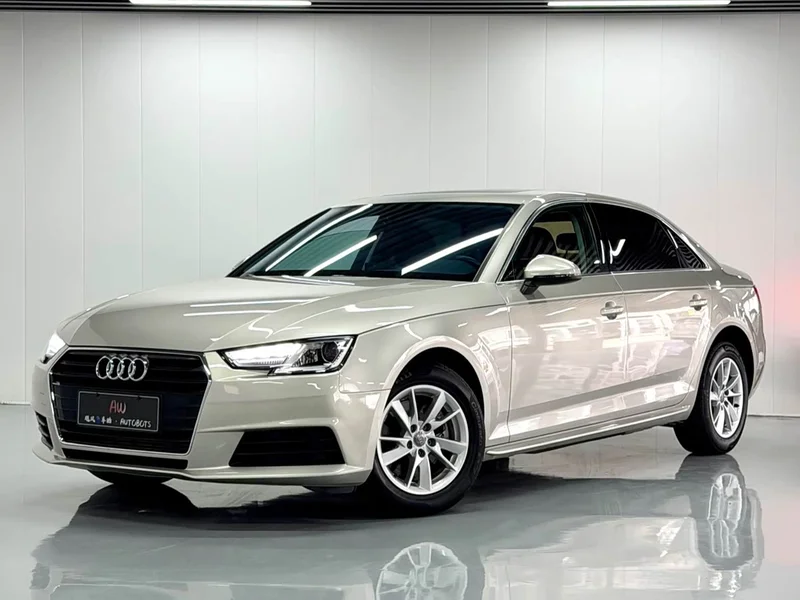 Audi A4L — фото 1