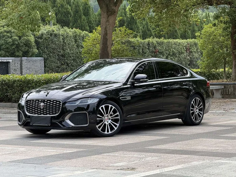 Jaguar XFL — фото 1