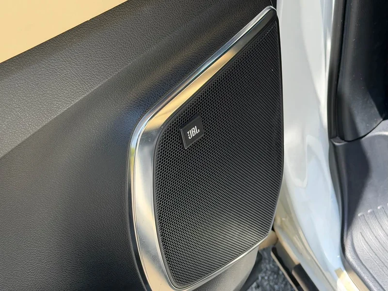 Toyota Alphard — фото 14