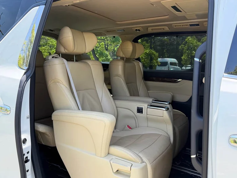 Toyota Alphard — фото 15