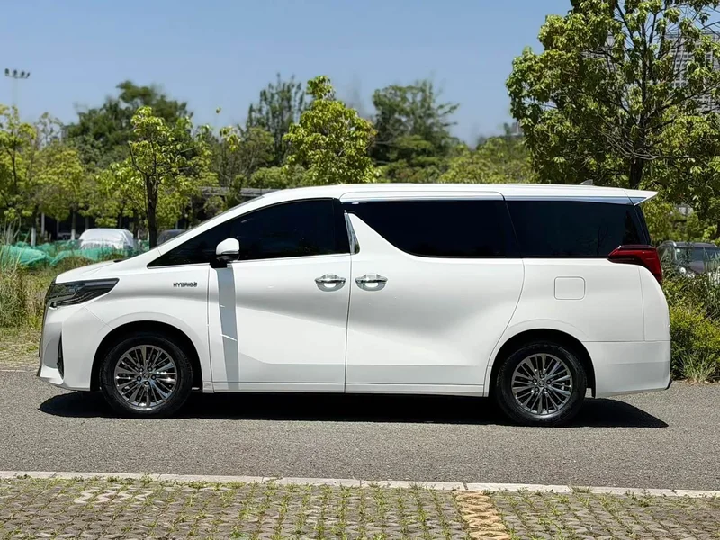 Toyota Alphard — фото 3