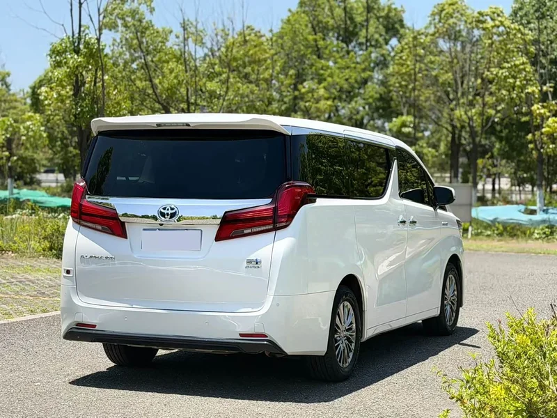 Toyota Alphard — фото 4