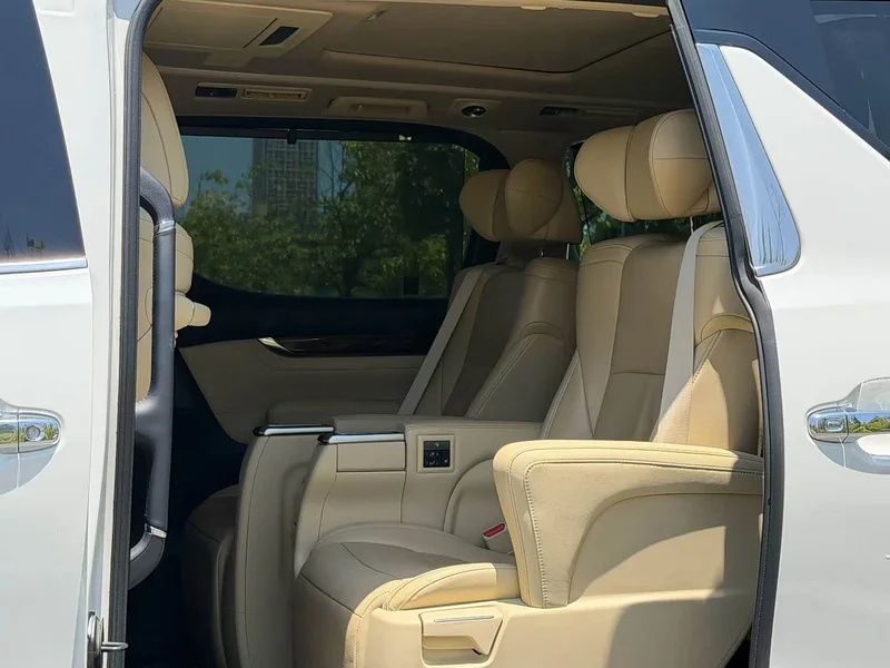 Toyota Alphard — фото 6