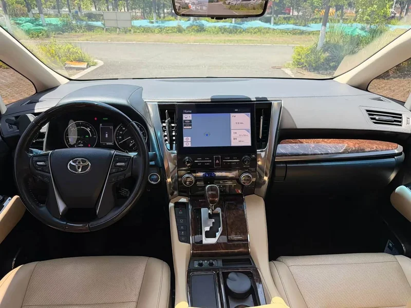 Toyota Alphard — фото 7