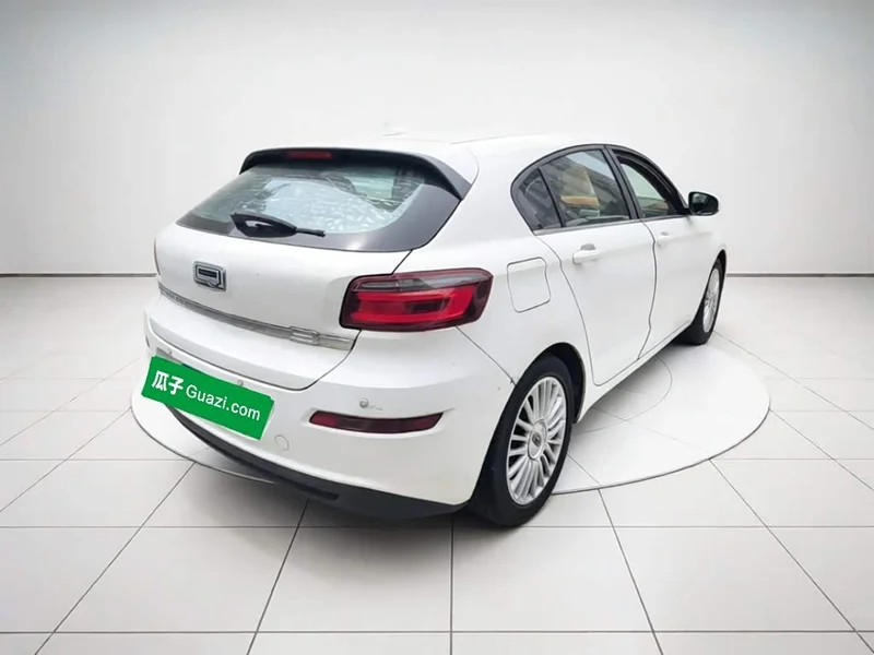 Qoros 3 — фото 6