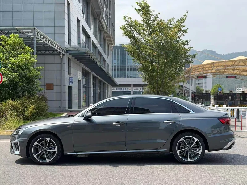 Audi A4L — фото 12