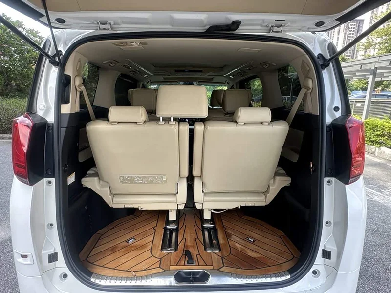 Toyota Alphard — фото 13