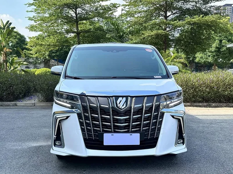 Toyota Alphard — фото 2