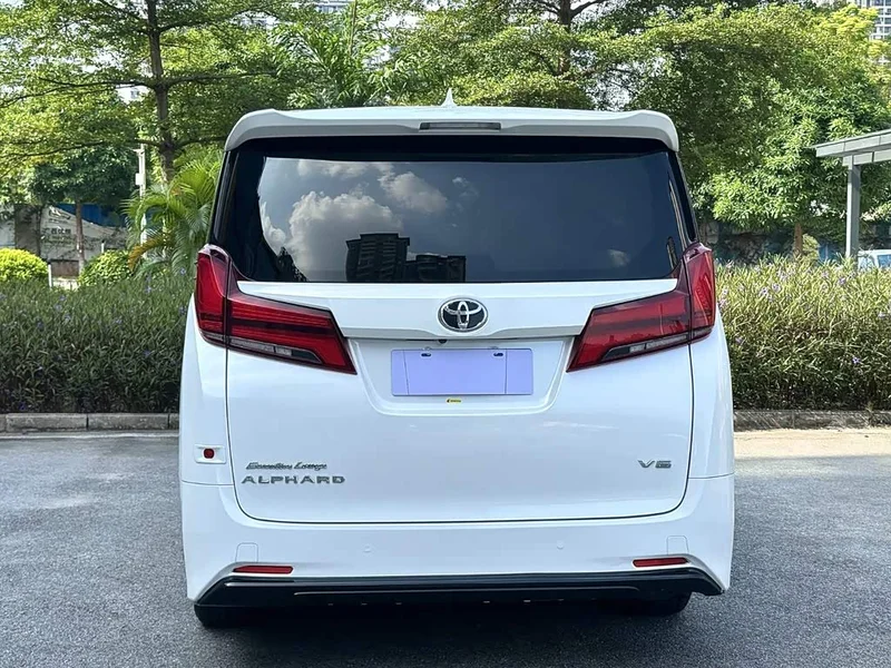 Toyota Alphard — фото 5