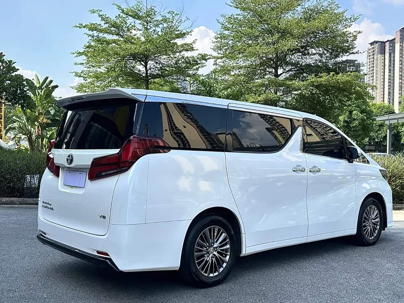 Toyota Alphard — фото 6