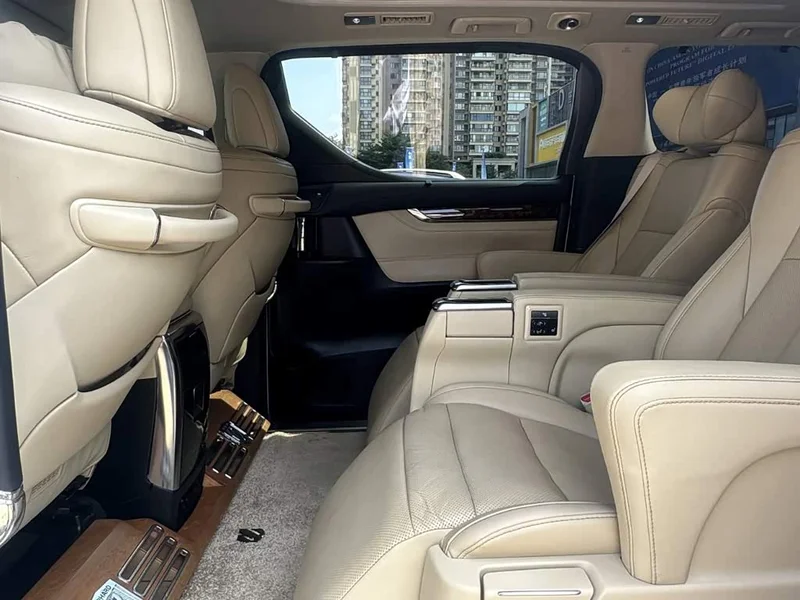 Toyota Alphard — фото 10