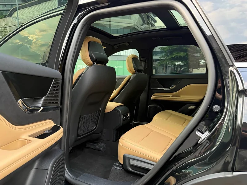 Jeep Renegade — фото 12
