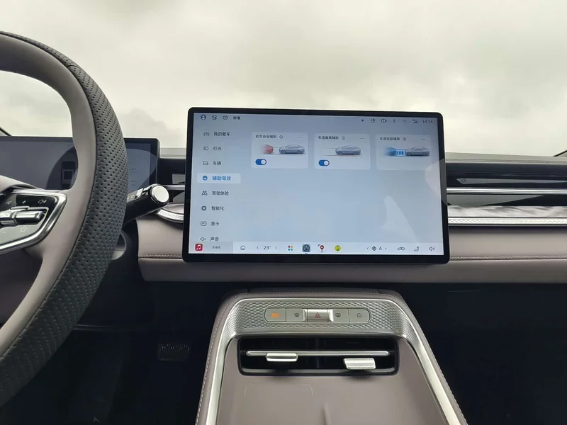 Roewe M7 DMH — фото 16