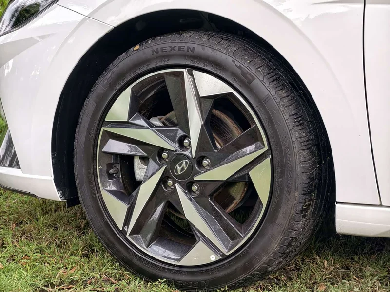 Hyundai Elantra — фото 13