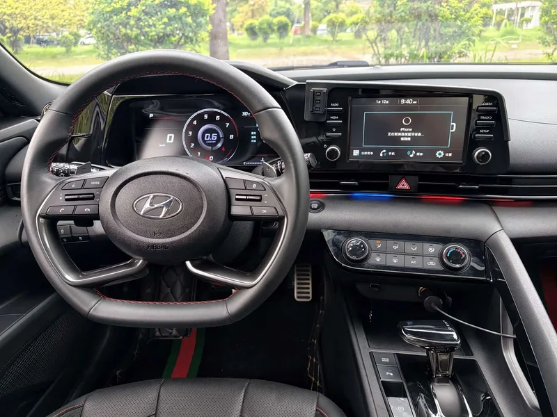Hyundai Elantra — фото 19