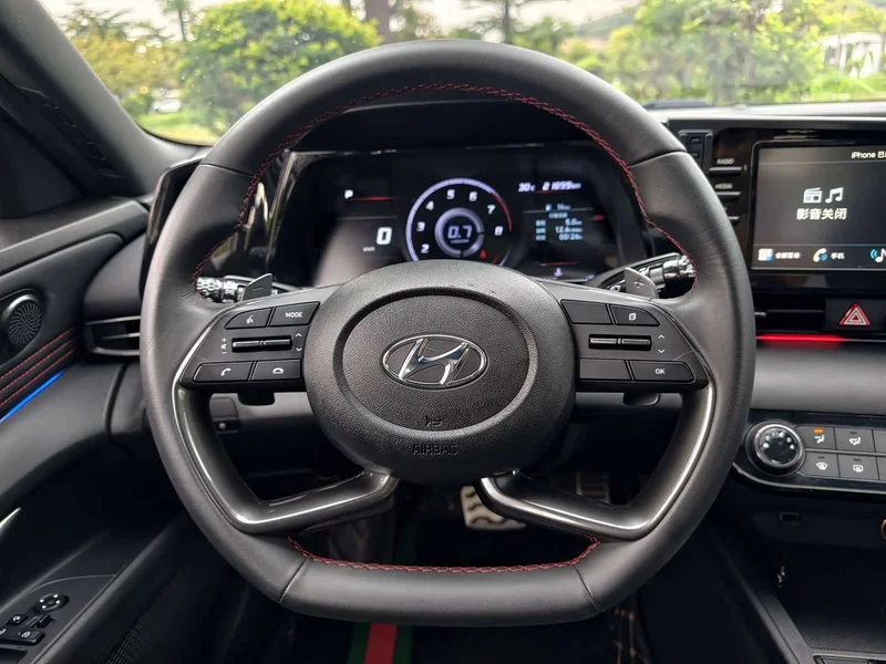 Hyundai Elantra — фото 20
