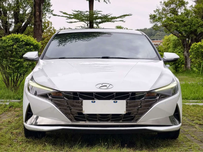 Hyundai Elantra — фото 2