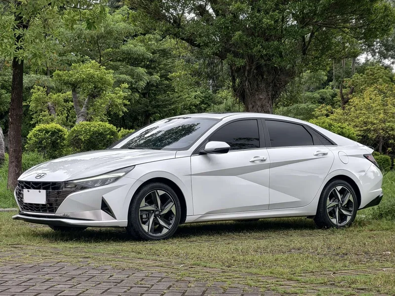 Hyundai Elantra — фото 3