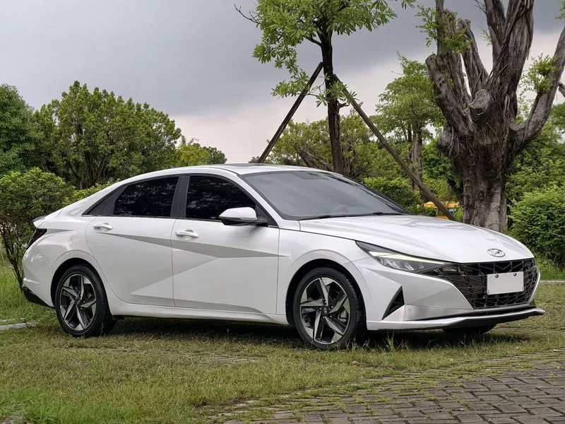 Hyundai Elantra — фото 4