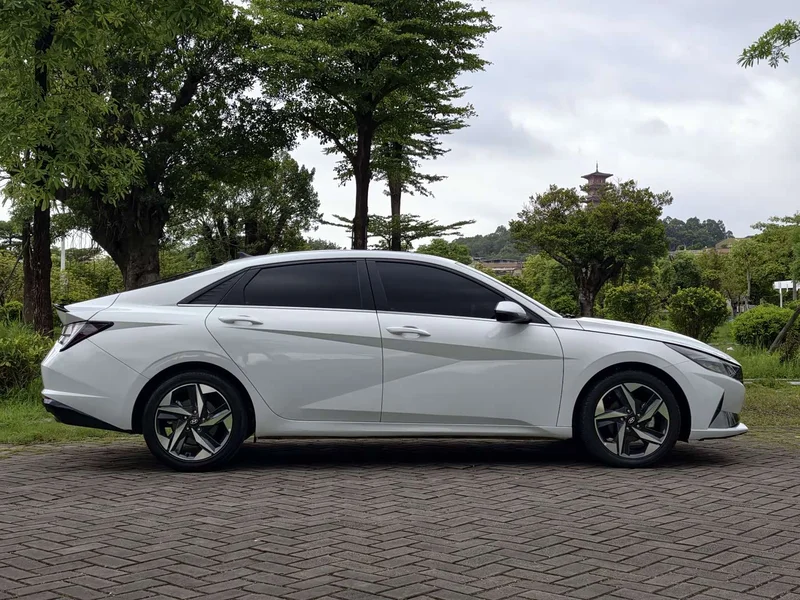 Hyundai Elantra — фото 5
