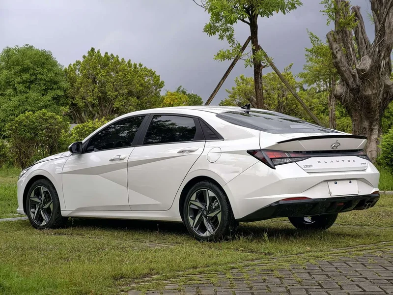Hyundai Elantra — фото 8