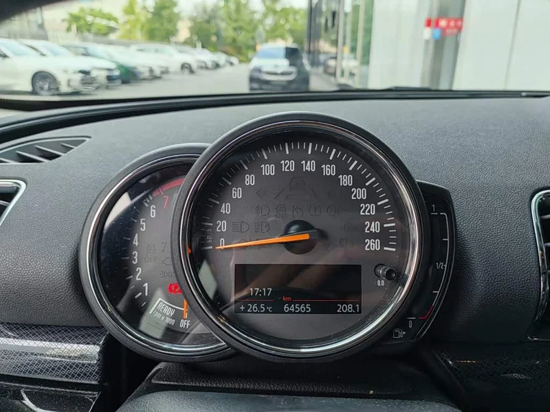 MINI CLUBMAN — фото 9