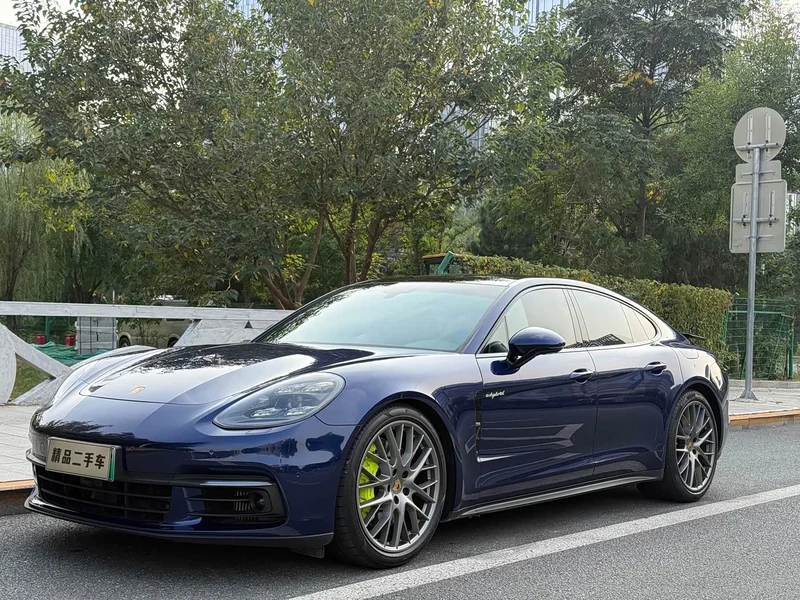 Porsche Panamera — фото 1