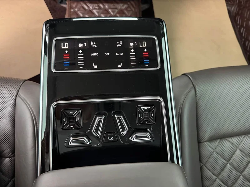 Audi A8 — фото 16
