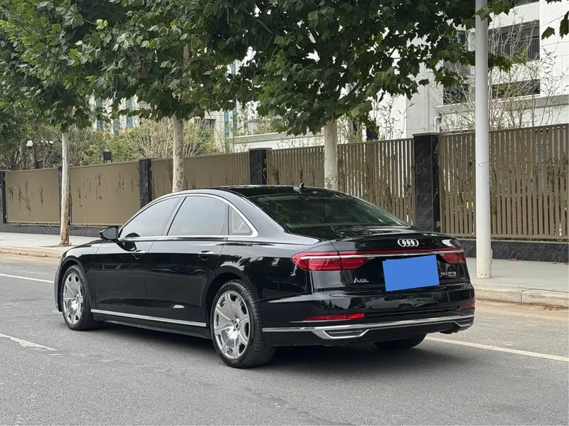 Audi A8 — фото 18