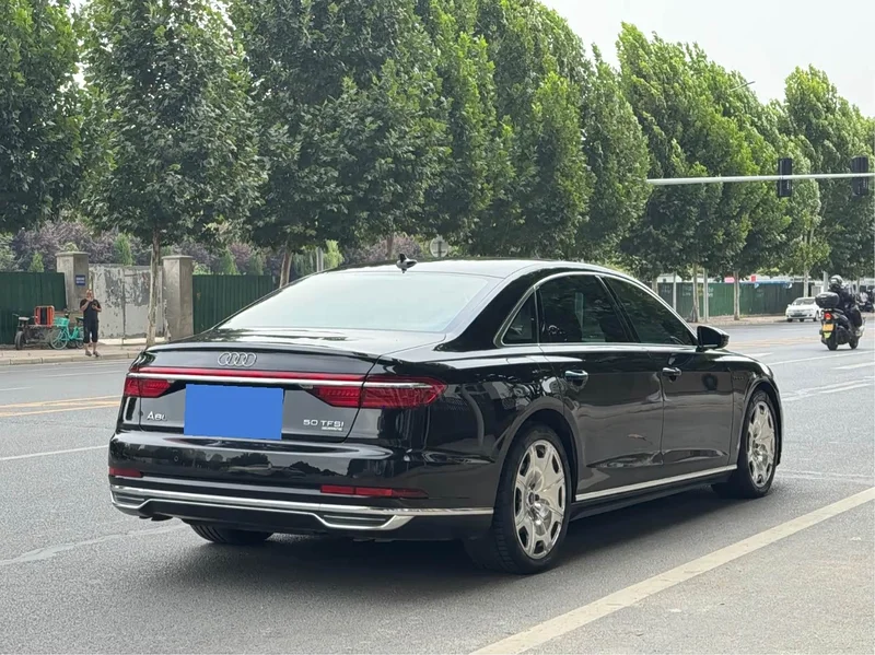 Audi A8 — фото 20