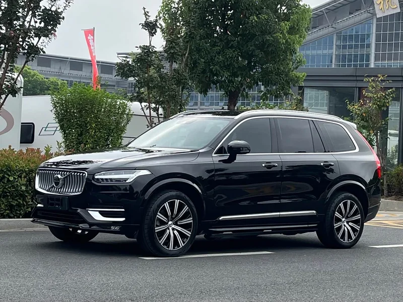 Volvo XC90 — фото 1