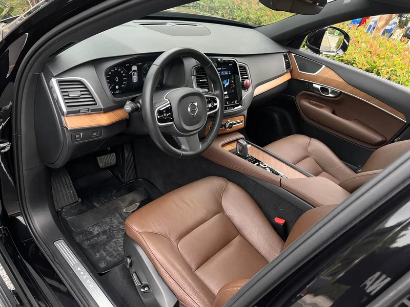 Volvo XC90 — фото 13