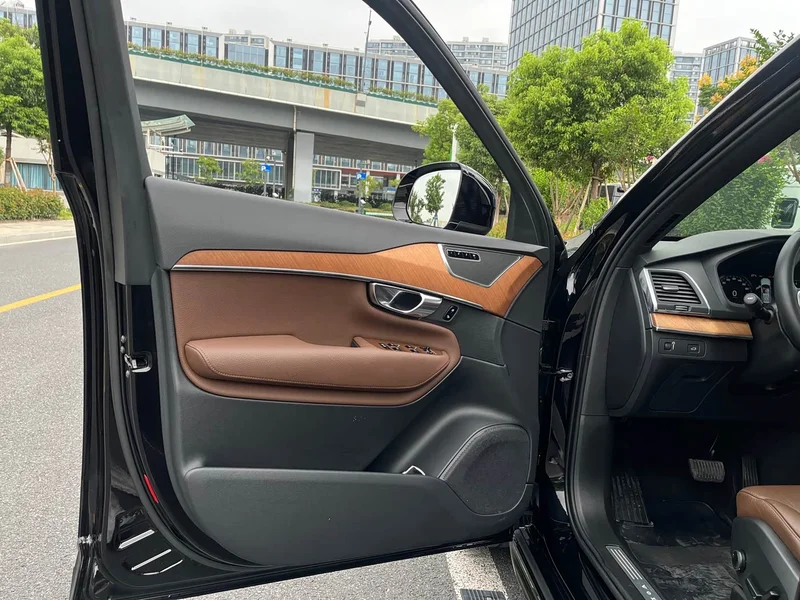 Volvo XC90 — фото 14