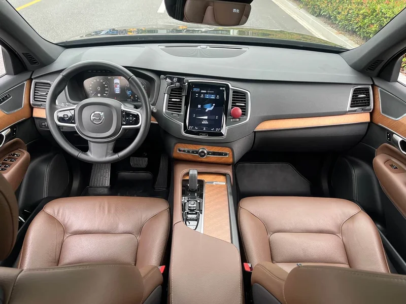 Volvo XC90 — фото 17