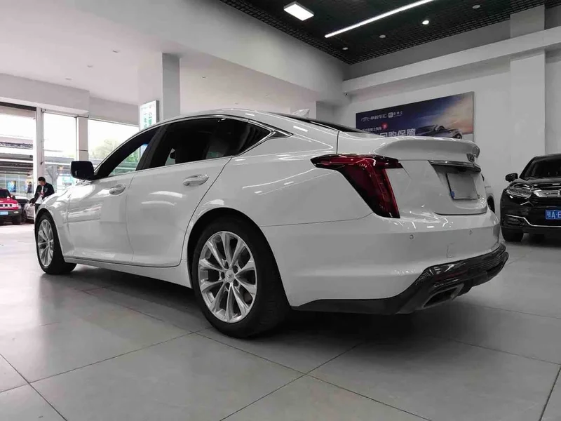 Cadillac CT5 — фото 12