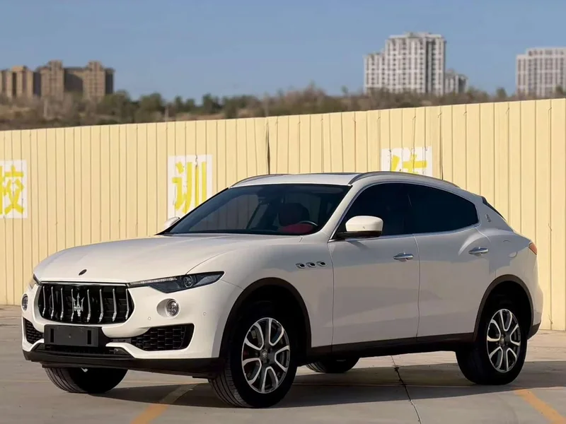 Maserati Levante — фото 1