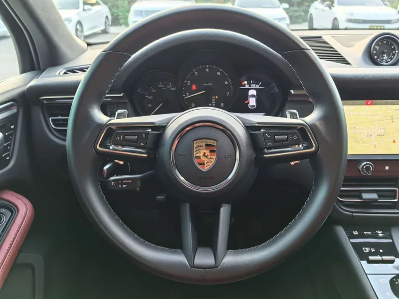 Porsche Macan — фото 12