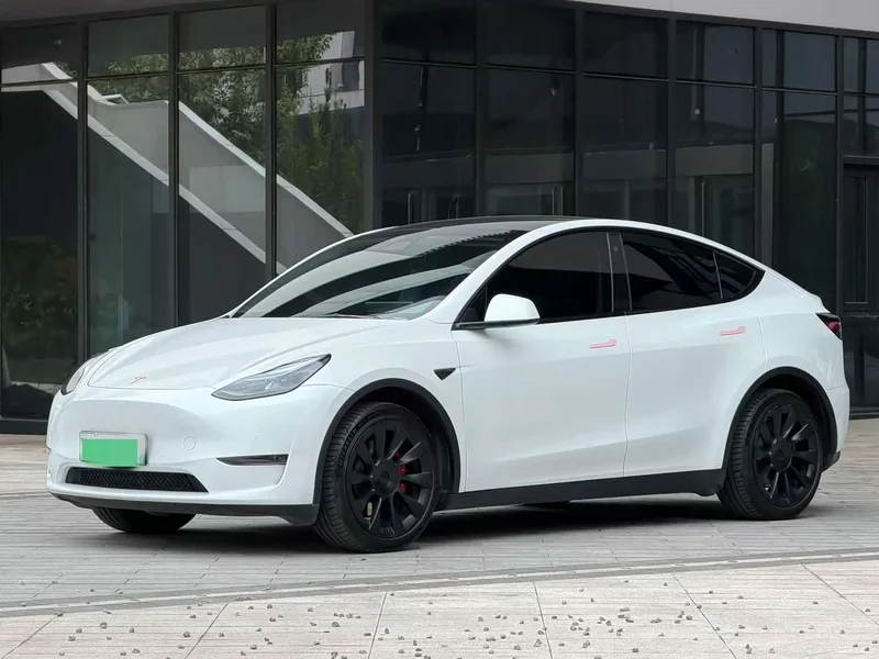 Tesla Model Y — фото 1