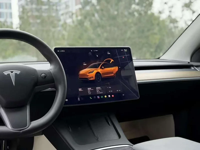 Tesla Model Y — фото 15