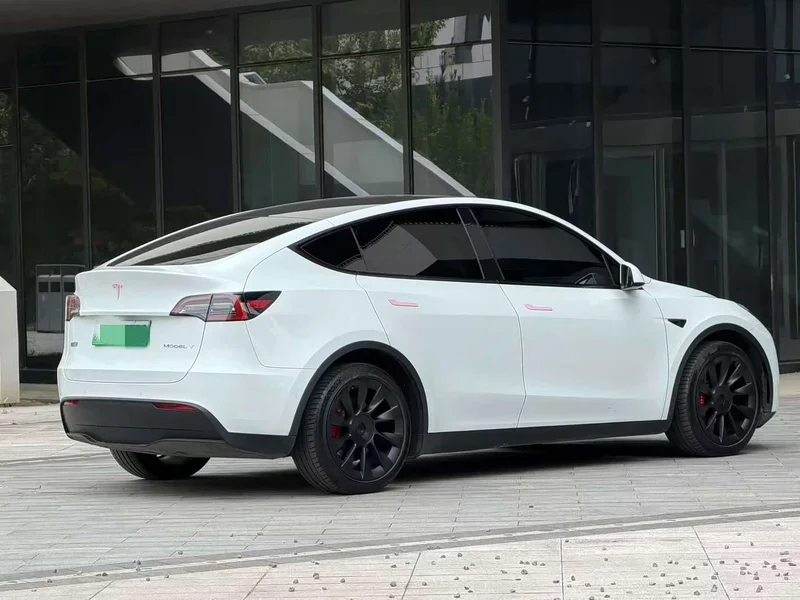 Tesla Model Y — фото 4
