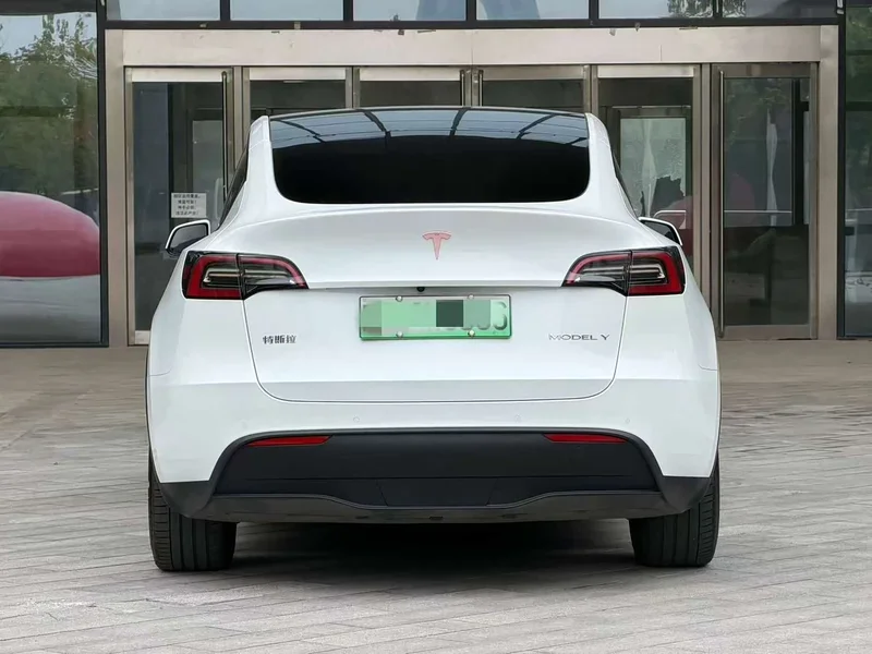 Tesla Model Y — фото 5