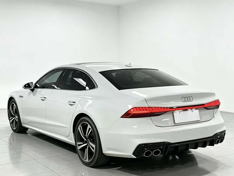 Audi A7L — фото 11