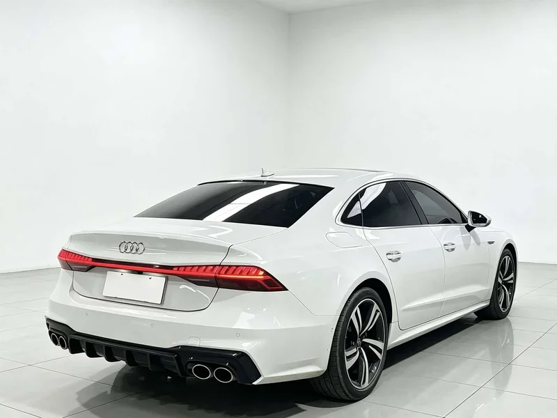 Audi A7L — фото 9
